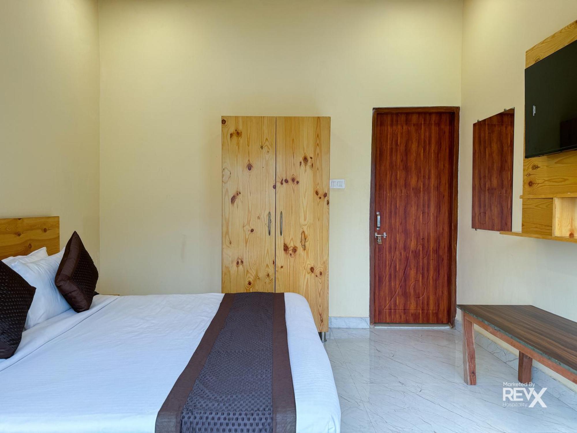 The Leisure Cave On The Ganges Hotel Rishikesh Exterior photo