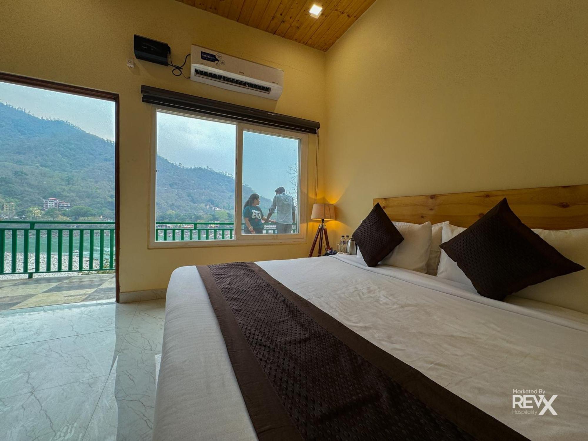 The Leisure Cave On The Ganges Hotel Rishikesh Exterior photo