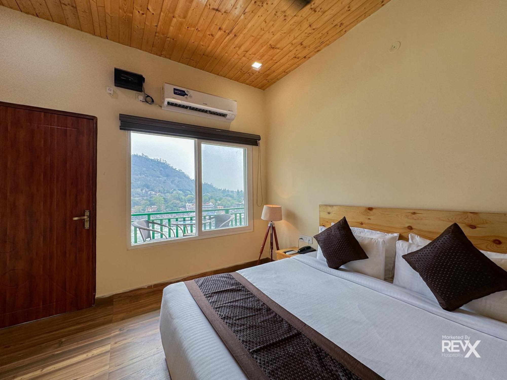 The Leisure Cave On The Ganges Hotel Rishikesh Exterior photo